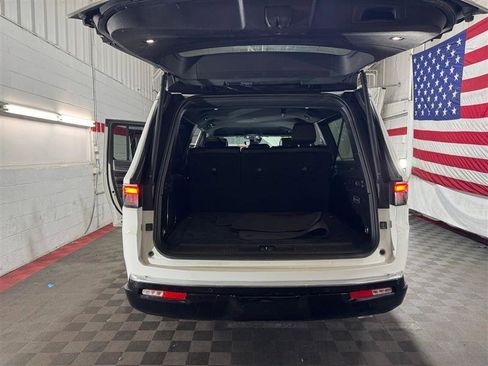 Used 2024 Jeep Wagoneer L Series II w/ Flexible Seating Group image 12