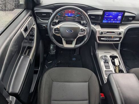 Used 2022 Ford Explorer XLT image 17