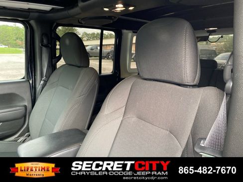 Used 2023 Jeep Wrangler Unlimited w/ Sun & Screen Package AWD/4WD image 12