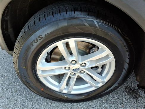 Used 2021 Ford Explorer XLT image 23