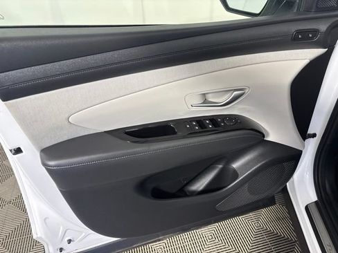 Used 2025 Hyundai Tucson Limited AWD/4WD image 14