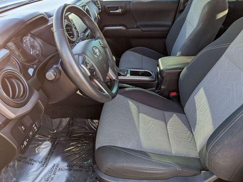 Used 2023 Toyota Tacoma TRD Off-Road w/ Technology Package AWD/4WD image 17