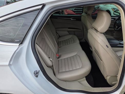 Used 2019 Ford Fusion SEL image 15