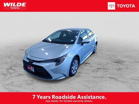 Certified 2025 Toyota Corolla LE FWD image 5