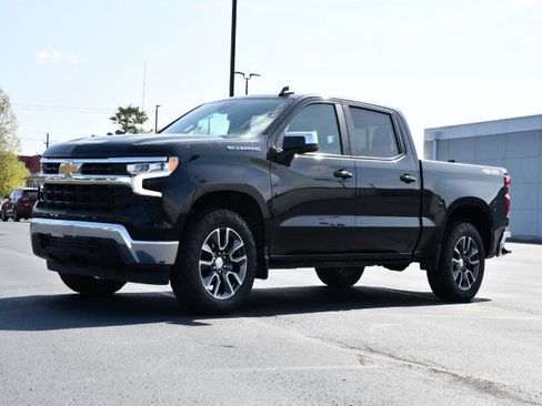 Used 2022 Chevrolet Silverado 1500 LT w/ Leather Package AWD/4WD image 2