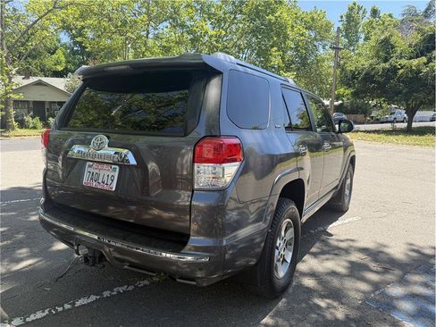 Used 2012 Toyota 4Runner SR5 AWD/4WD image 7