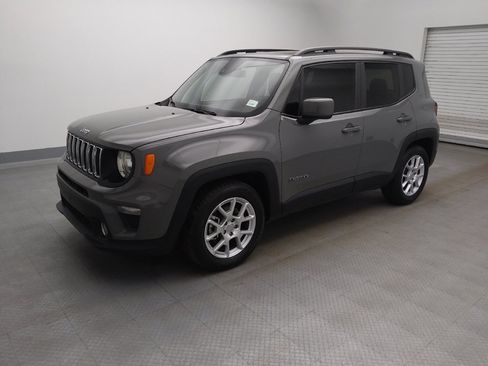 Used 2021 Jeep Renegade Latitude w/ Sun & Sound Group FWD image 2