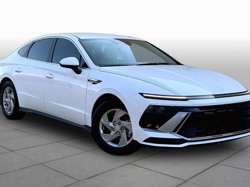 Used 2025 Hyundai Sonata SE FWD image 3
