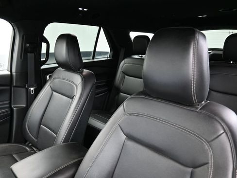 Used 2020 Ford Explorer XLT w/ Equipment Group 202A AWD/4WD image 15