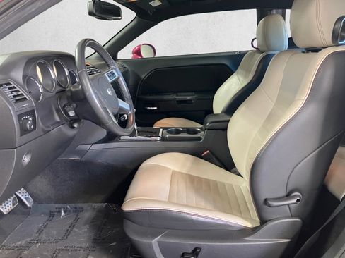 Used 2010 Dodge Challenger R/T RWD image 11