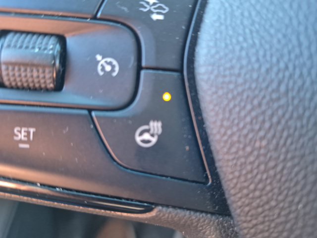 Used 2025 Chevrolet Trax RS w/ Sunroof Package FWD image 3