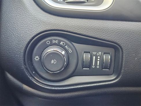 Certified 2021 Jeep Renegade Latitude w/ Luxury Group I image 20