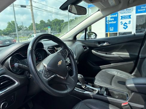 Used 2017 Chevrolet Cruze Premier FWD image 7