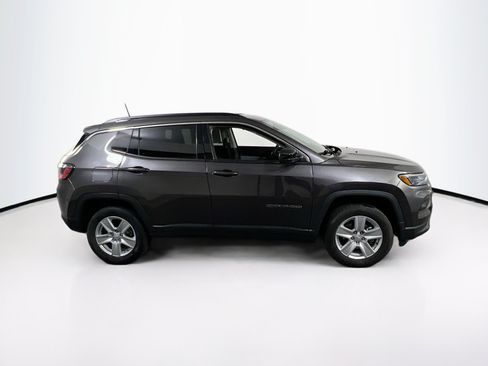 Used 2022 Jeep Compass Latitude w/ Convenience Group AWD/4WD image 4