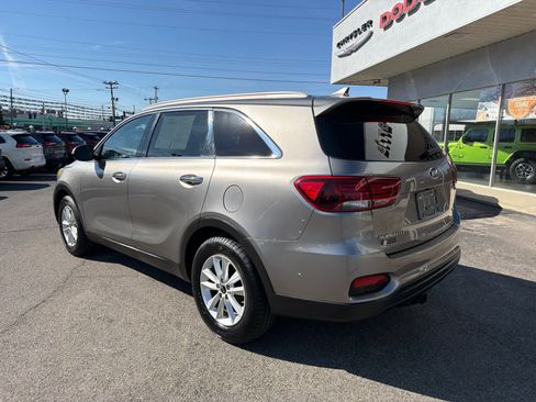Used 2019 Kia Sorento LX w/ LX Convenience Package image 9