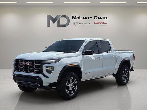 Used 2025 GMC Canyon AT4 AWD/4WD image 2