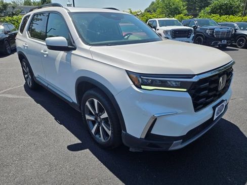 Used 2023 Honda Pilot Touring image 7