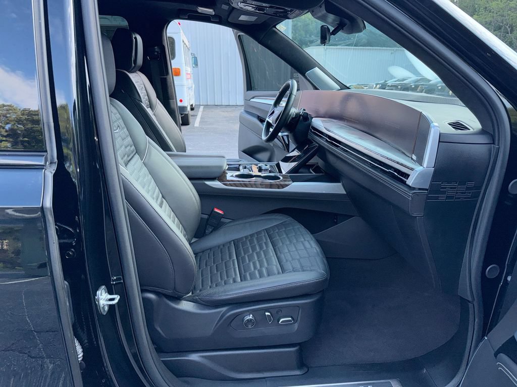 Used 2025 Cadillac Escalade ESV Sport Platinum AWD/4WD image 32