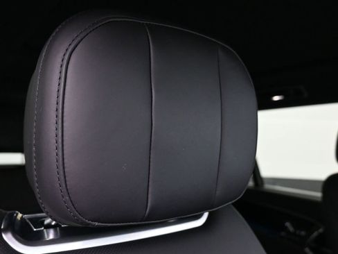 Used 2024 Land Rover Range Rover Long Wheelbase SE image 18