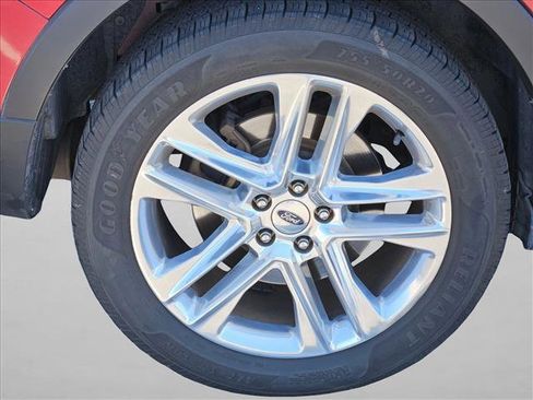 Used 2016 Ford Explorer XLT w/ Equipment Group 202A FWD image 26