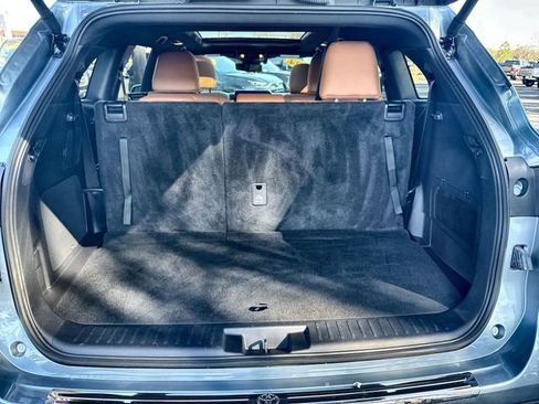 Used 2024 Toyota Highlander Platinum image 33