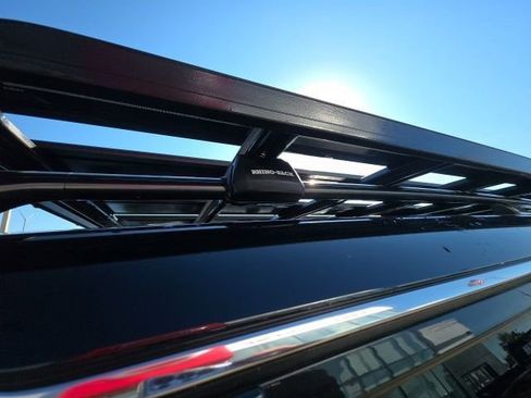 Used 2021 Nissan Armada SV w/ SV Appearance Package image 31