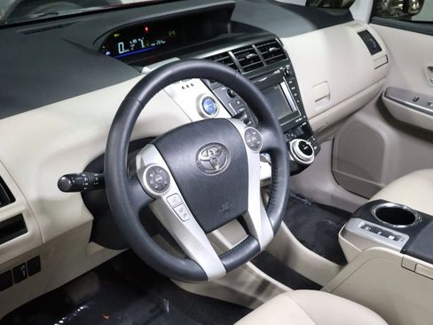 Used 2013 Toyota Prius V Five image 10