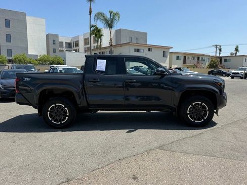 Used 2024 Toyota Tacoma TRD Sport w/ TRD Sport Premium Package AWD/4WD image 10