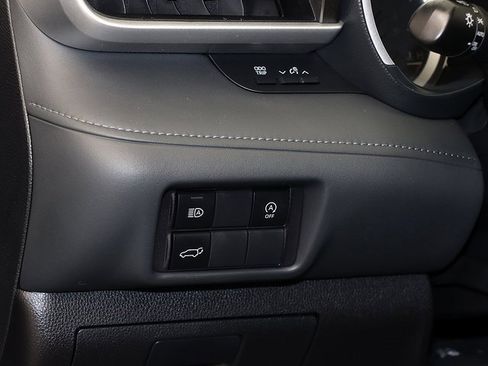 Used 2023 Toyota Highlander XLE image 24