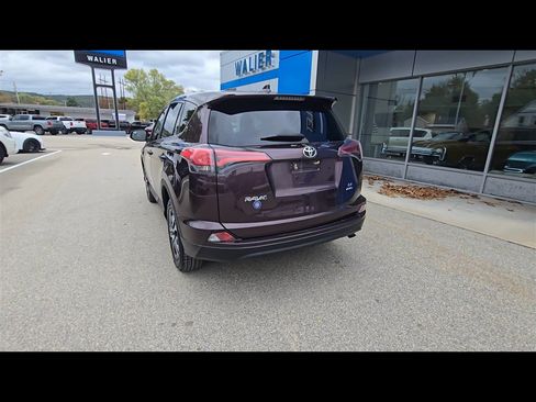 Used 2018 Toyota RAV4 LE image 7