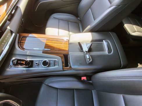 Used 2022 Cadillac Escalade ESV Luxury RWD image 6