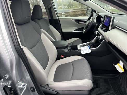Used 2025 Toyota RAV4 XLE w/ Convenience Package image 19