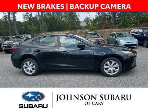 Used 2018 MAZDA MAZDA3 Sport FWD image 3