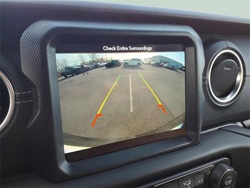 Used 2019 Jeep Wrangler Unlimited Sahara image 20