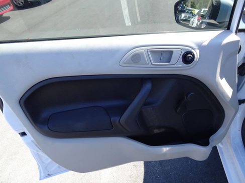 Used 2013 Ford Fiesta S w/ Convenience Pkg image 9