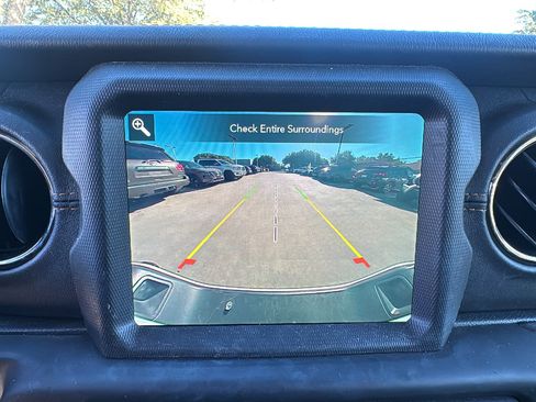 Used 2021 Jeep Gladiator Overland image 19