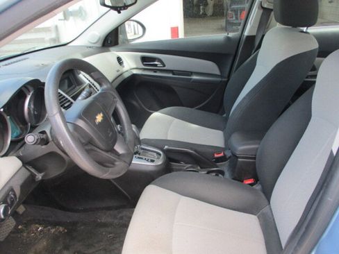 Used 2011 Chevrolet Cruze LS image 25