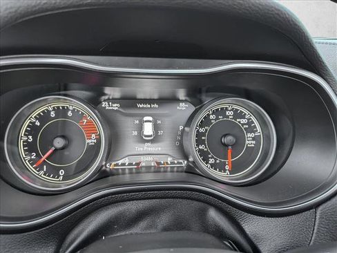 Used 2019 Jeep Cherokee Limited image 13