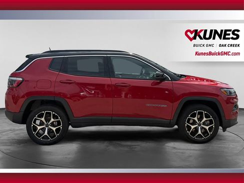 Used 2025 Jeep Compass Limited AWD/4WD image 12
