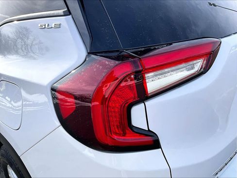 Used 2024 GMC Terrain SLE image 33