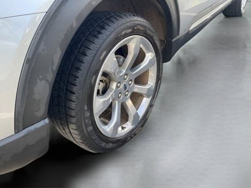 Used 2020 Ford Explorer Platinum w/ Premium Technology Package image 11