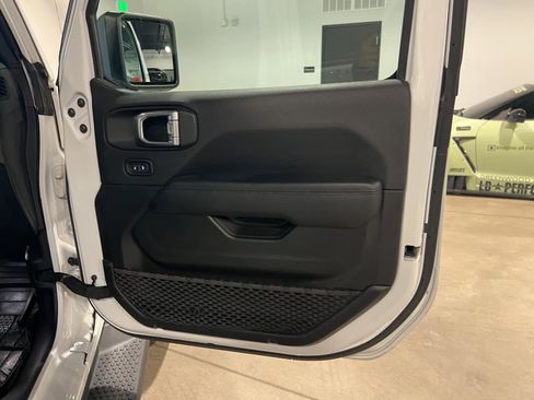 Used 2021 Jeep Wrangler Unlimited Sahara image 34