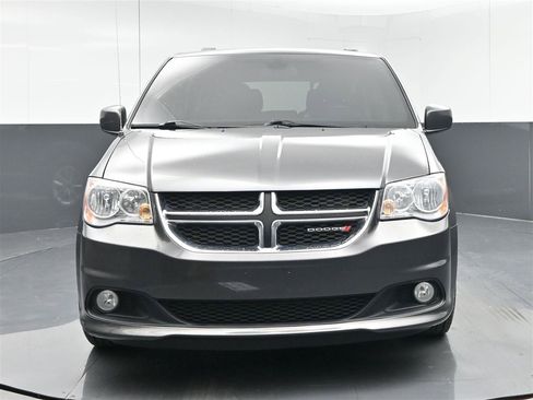 Used 2020 Dodge Grand Caravan SXT FWD image 2