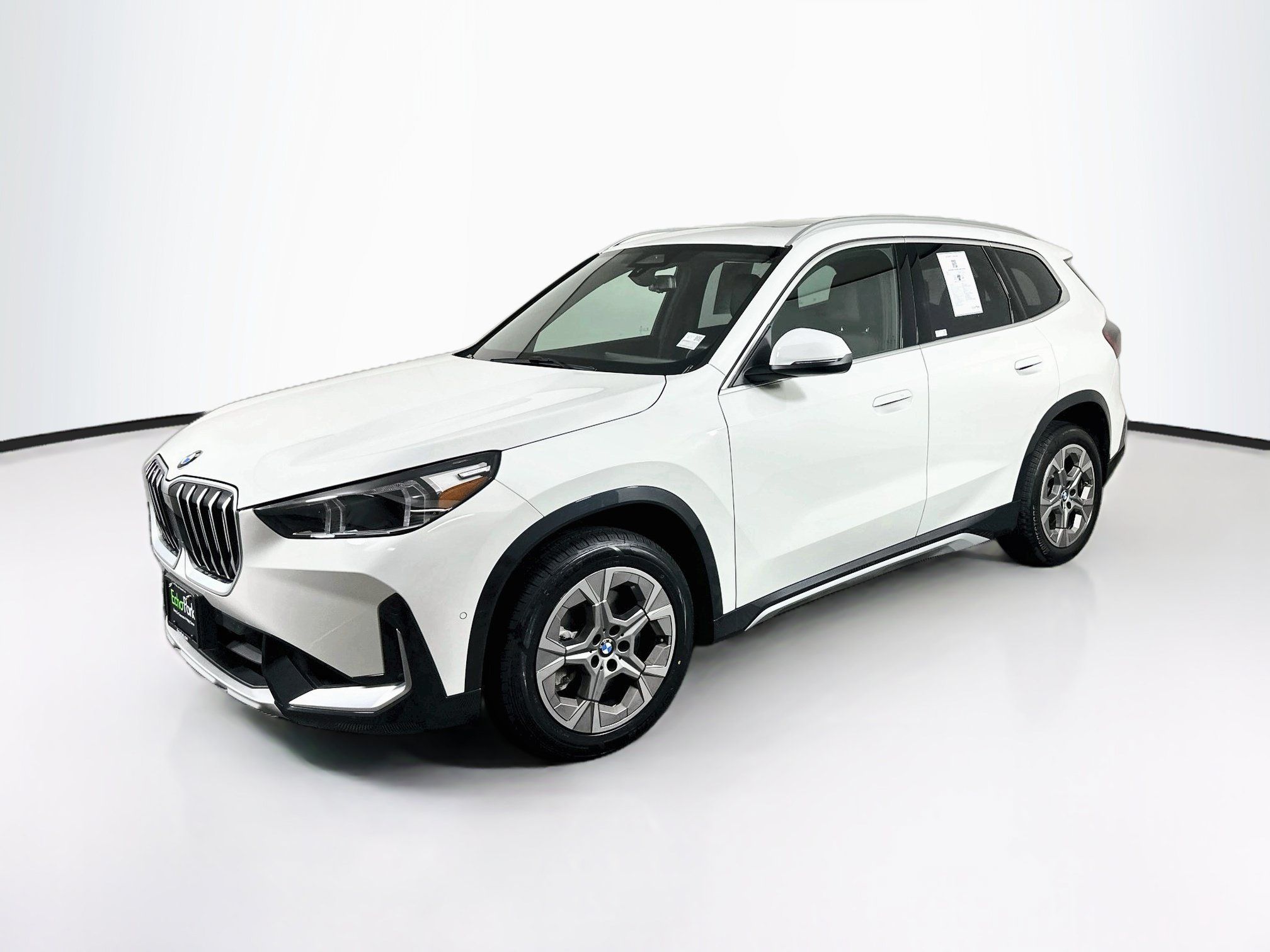 Used 2026 BMW X1 xDrive28i AWD/4WD image 3