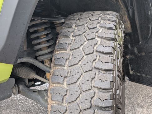 Used 2023 Toyota Tacoma TRD Off-Road AWD/4WD image 33