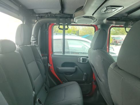 Used 2023 Jeep Gladiator Sport image 10