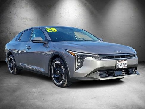 Used 2025 Kia K4 EX FWD image 2