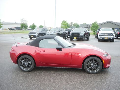 Used 2016 MAZDA MX-5 Miata Club RWD image 8