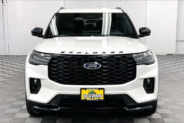 Used 2025 Ford Explorer ST-Line w/ ST-Line Street Pack AWD/4WD image 4