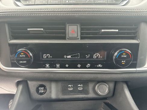 Used 2024 Nissan Rogue SV image 21